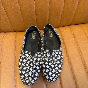 TOMS Black and White Daisy Slip-Ons